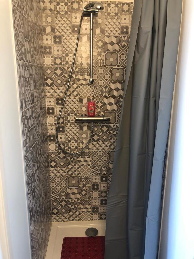 Grande Chambre 14 M2 Avec Salle De Bain Privative A Nanterre Prefecture Proche La Defense Arena Campus Sncf Et Paris Екстер'єр фото